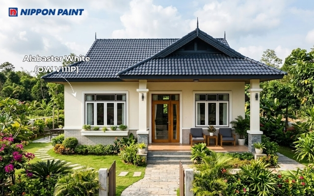 Tường màu Alabaster White (OW V111P) tôn lên hệ cửa gỗ dưới mái ngói xanh than