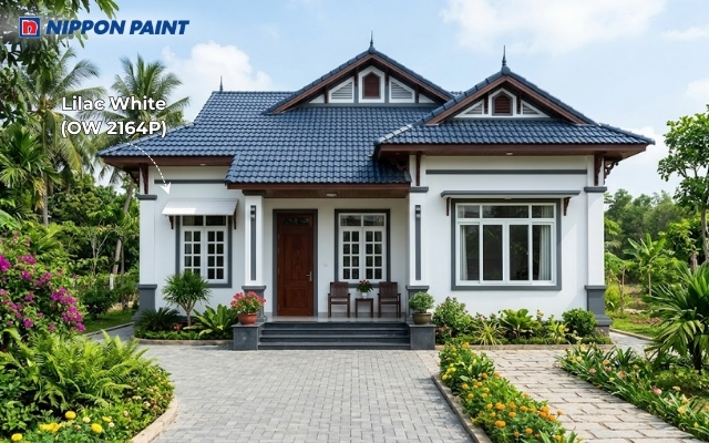 Tường Lilac White (OW 2164P) phối ghi trung tính, nổi bật dưới mái ngói xanh đậm