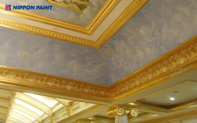 Phào chỉ màu vàng làm căn phòng thêm sáng rực rỡ hơn