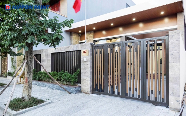 Chọn màu sơn phù hợp với môi trường xung quanh trước khi thi công hàng rào