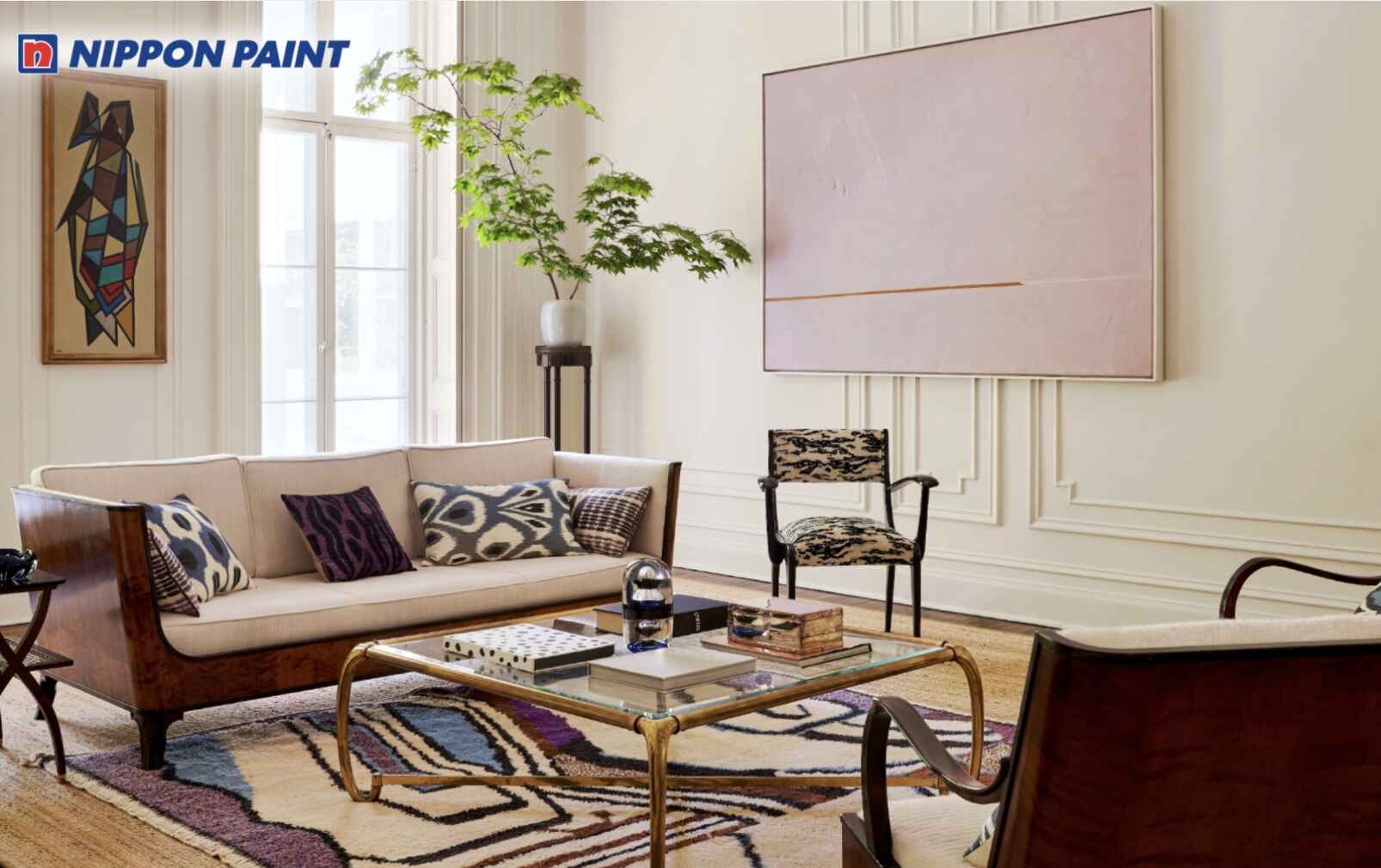 Be làm nền, nhấn nội thất đỏ rượu giúp phòng khách Art Deco tinh tế, nghệ thuật