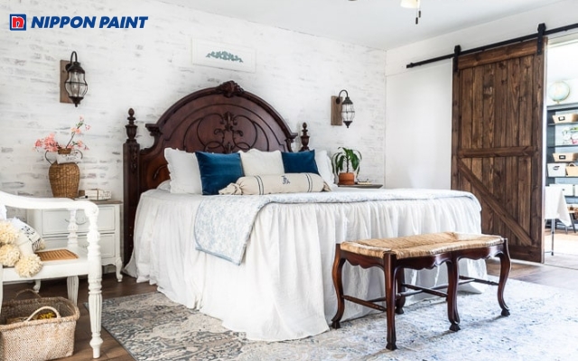 Phòng ngủ Farmhouse sơn trắng tạo cảm giác nhẹ nhàng, thoáng đãng và dễ đi vào giấc ngủ