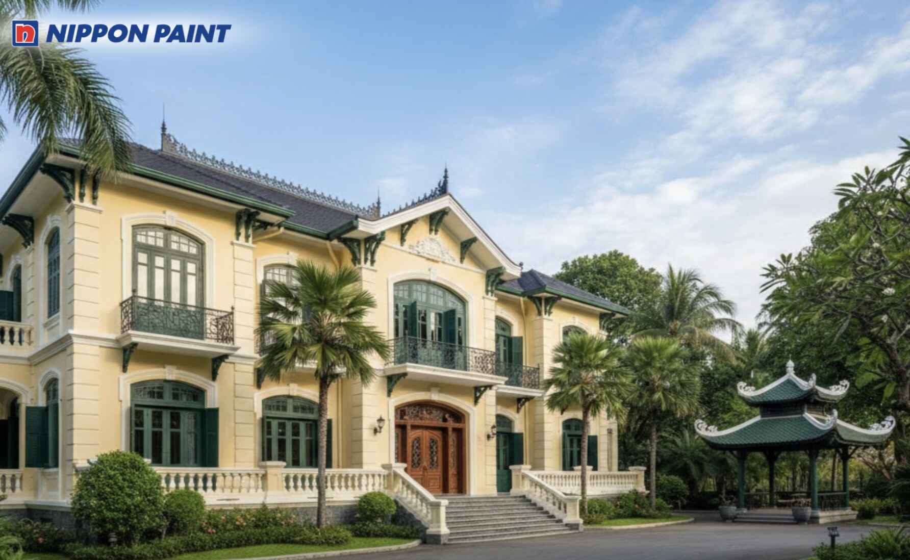 Phối màu vàng nhạt kết hợp xanh rêu đậm làm nổi bật giá trị kiến trúc biệt thự