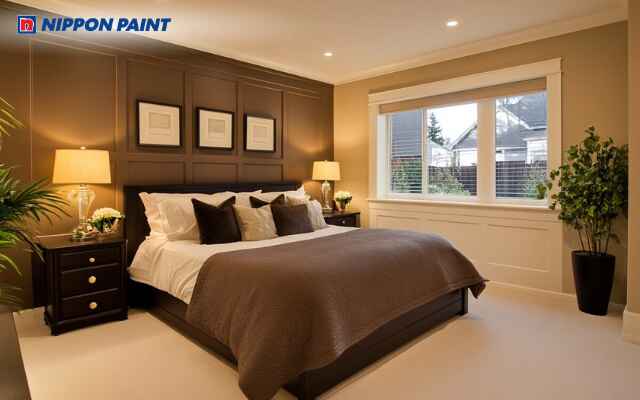 Phòng ngủ sơn nâu và kem mang lại sự thư giãn, sang trọng và cảm giác rộng rãi