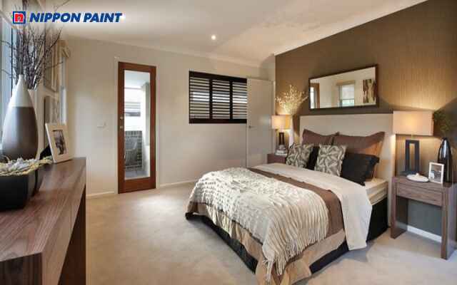 Phòng ngủ phối màu nâu và kem tạo không gian ấm áp, sang trọng và dễ chịu