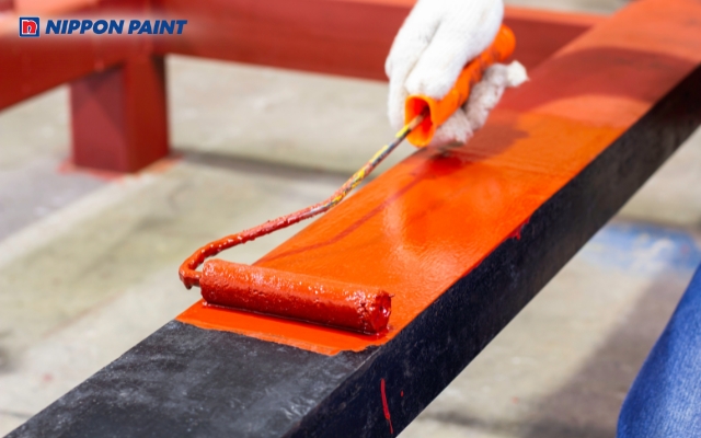 Tiến hành sơn lót chịu nhiệt