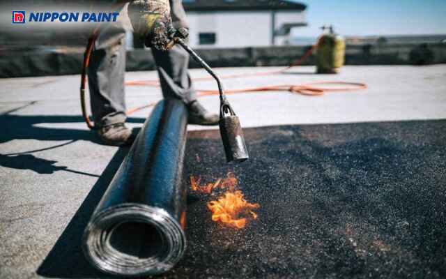 Màng khò nóng và màng tự dính ngăn nước hiệu quả và bảo vệ nền ban công lâu dài