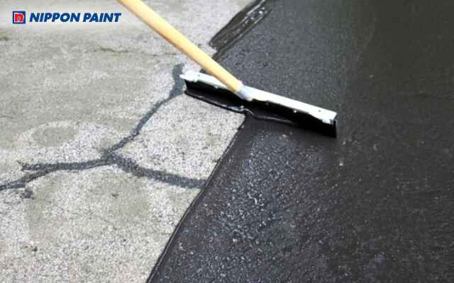 Nhựa đường nóng chảy tạo lớp bền cơ học và chống thấm cho sàn ban công tải trọng cao