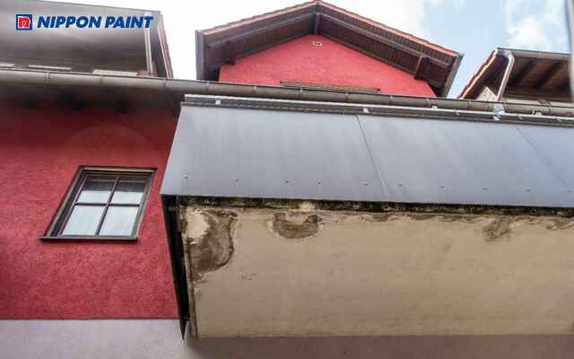 Các yếu tố thời tiết, vật liệu và thi công kém có thể gây thấm dột ban công