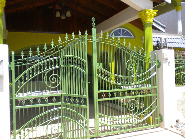 cổng màu xanh lục