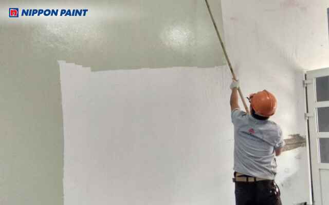 Sơn dầu chống thấm tạo màng bảo vệ tường, ngăn nước và nấm mốc hiệu quả