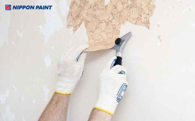 Làm sạch và xử lý bề mặt cũ hoặc mới để sơn bám chắc và chống thấm