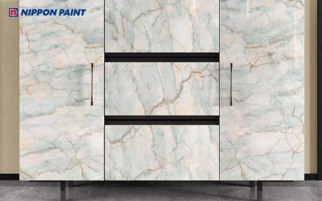 Tủ trang trí sử dụng sơn giả đá cẩm thạch khiến tổng thể nội thất bớt đơn điệu hơn