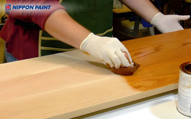 Xác định đúng loại cốt gỗ giúp bạn chọn cách xử lý phù hợp, lớp sơn lên màu đẹp, bám chắc