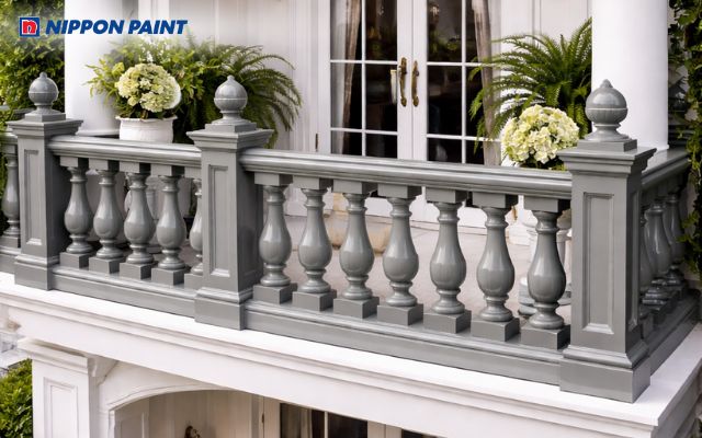 Sắc xám trung tính giúp ban công trông gọn gàng và sang trọng