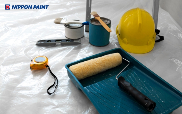 Gia chủ cần chuẩn bị đầy đủ dụng cụ cần thiết trước khi pha sơn lót chống kiềm