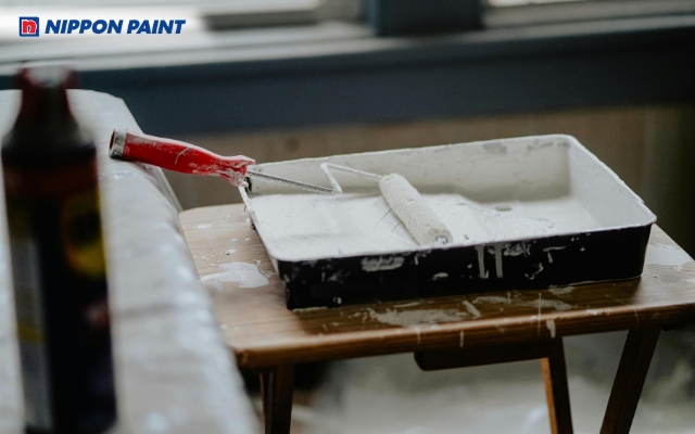 Pha sơn lót chống kiềm đúng cách giúp lớp sơn thêm hoàn hảo