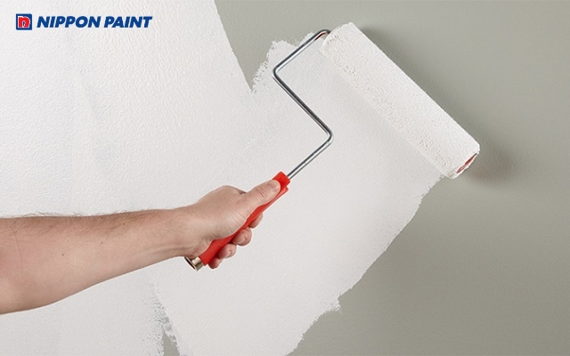 Sơn lót chống kiềm ngoại thất là lớp sơn nền màu trắng, bảo vệ tường khỏi kiềm, nấm mốc