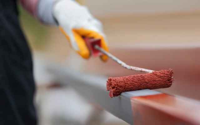 Sử dụng sơn lót chống rỉ 2 thành phần để bảo vệ bề mặt kim loại hiệu quả