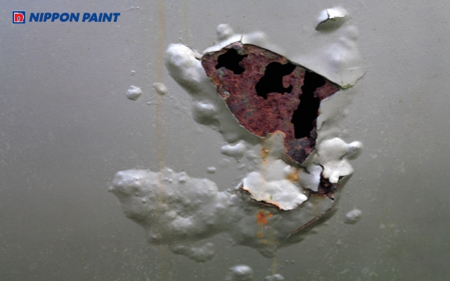 Hiện tượng lớp sơn phủ bị bong tróc do không có lớp nền sơn lót nên độ bám dính kém hơn