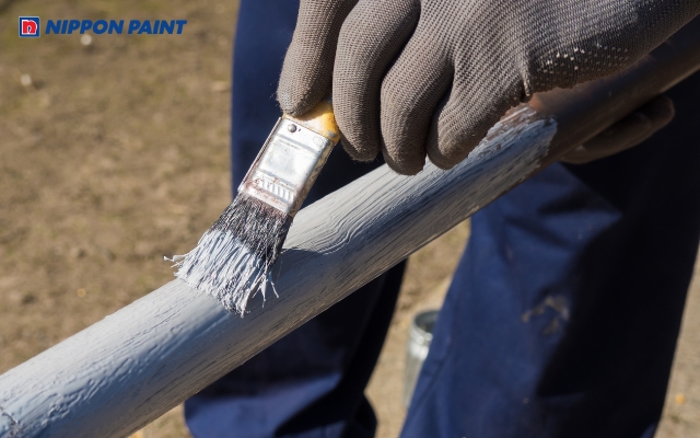 Bảo vệ sắt thép khỏi rỉ sét với sơn lót chống rỉ, giữ bề mặt bền màu và sáng bóng lâu dài