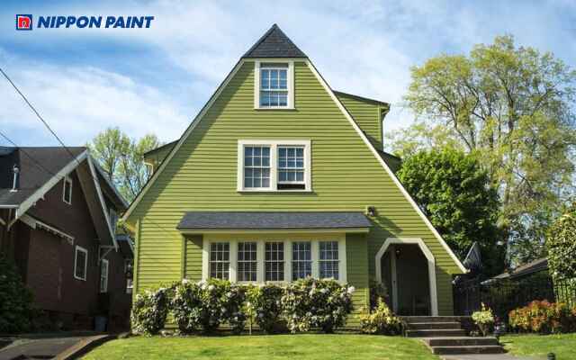 Xanh ngọc bích giúp ngôi nhà vừa nổi bật vừa tạo cảm giác thư thái, dễ chịu.