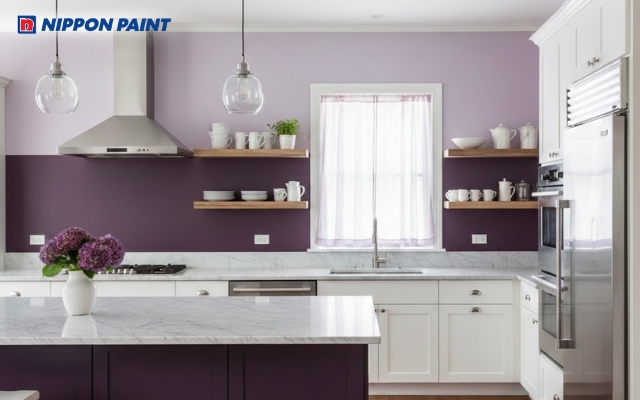 Sơn nhà bếp màu tím nhạt kết hợp tím đậm tạo chiều sâu và tăng hiệu ứng thị giác