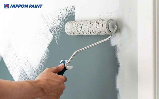 Thi công sai kỹ thuật khiến lớp sơn khó bám và dễ phồng rộp