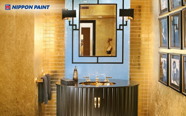 Hiệu ứng ánh kim giúp phòng tắm nhỏ trở nên rộng rãi và sáng sủa hơn