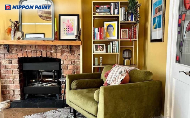 Sơn tường vàng nâu tạo điểm nhấn sang trọng, nổi bật nhưng không chói mắt