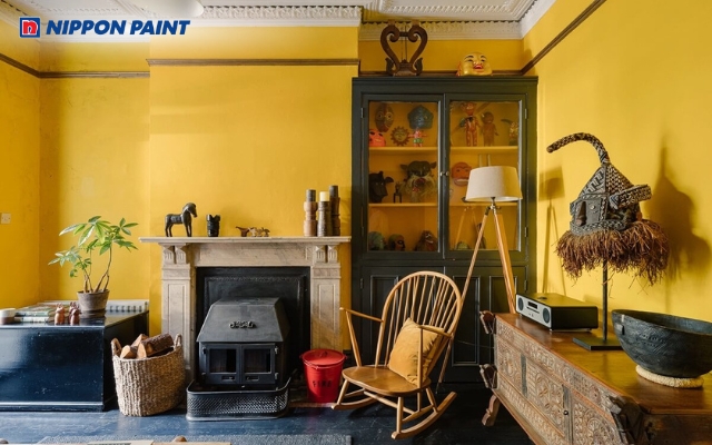 Nội thất phòng khách hài hòa với màu vàng nâu tăng sự thanh lịch cho căn phòng