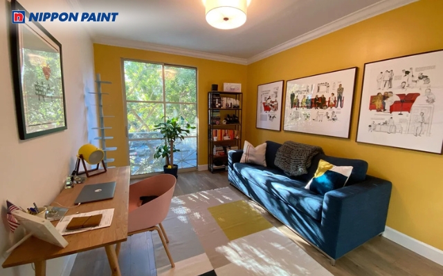 Nội thất phòng làm việc phối hợp hài hòa với sơn vàng nâu sang trọng