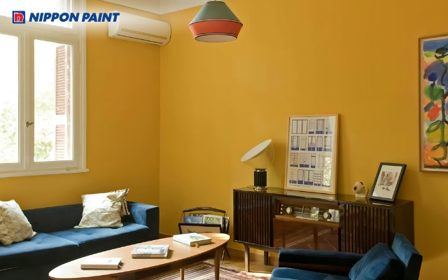 Phòng khách vàng nâu phối hợp ánh sáng tự nhiên mang lại cảm giác thư giãn