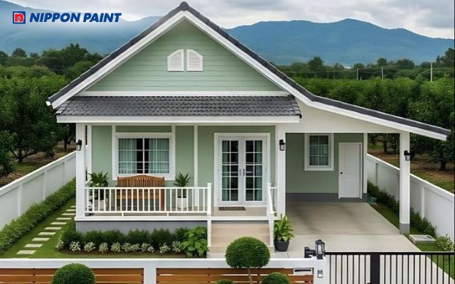 Gam xanh ngọc bích làm nổi bật đường nét kiến trúc của biệt thự và không gian sân vườn