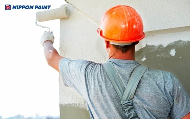 Bạn nên sơn nước ngoại thất trong điều kiện nắng ráo, nhiệt độ vừa phải, rơi vào khoảng 25-35 độ C