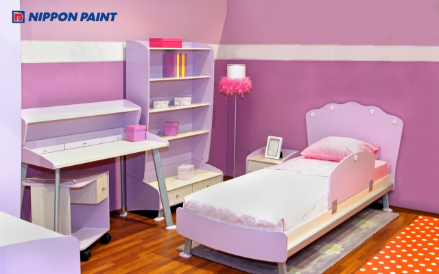 Phối màu tím với các tông màu sáng để tránh cảm giác bí bách