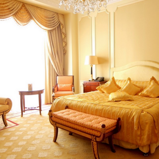 Ý tưởng thiết kế phòng ngủ với gam màu cam sáng tươi mát (Mã màu Golden Blond 27A-3P)