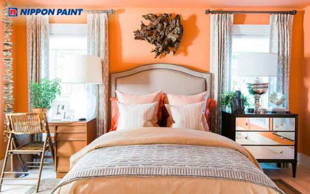 Mẫu phòng ngủ tone cam đào tươi mới với ánh sáng tự nhiên, nội thất trắng tinh tế