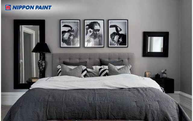 Thiết kế xám khói hài hòa với rèm cửa mỏng và phụ kiện nội thất sáng màu