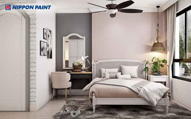 Phòng ngủ xám hồng phối hợp ánh sáng vàng tạo không gian ấm áp