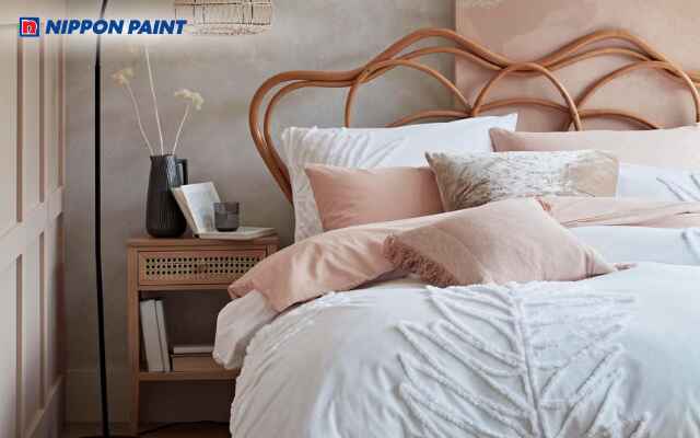 Không gian xám hồng hiện đại kết hợp ánh sáng tự nhiên và rèm cửa mỏng