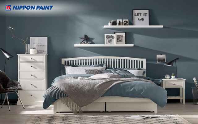 Gam xám xanh kết hợp nội thất sáng màu mang đến phòng ngủ thư giãn tối ưu