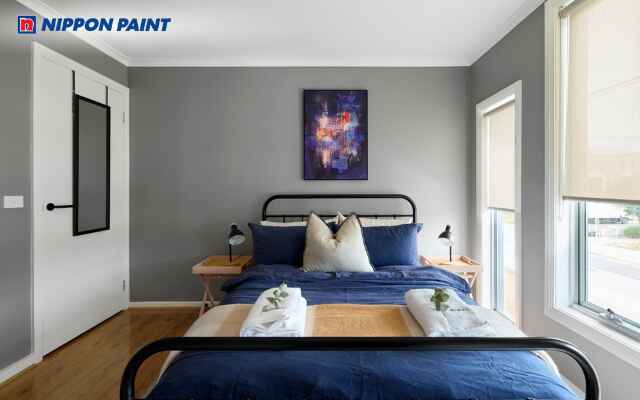 Màu xám mang lại sự thư thái và tinh tế cho không gian phòng ngủ