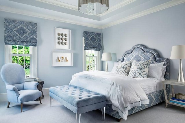 Mẫu sơn phòng ngủ theo xu hướng màu xanh dương: Xu hướng sử dụng màu sắc xanh dương trong thiết kế đã trở thành một trào lưu phổ biến hiện nay. Vậy tại sao không thử áp dụng xu hướng này cho thiết kế phòng ngủ của bạn? Kết hợp cùng các màu đất như nâu hoặc beige để tạo nên một không gian ấm cúng và lãng mạn.