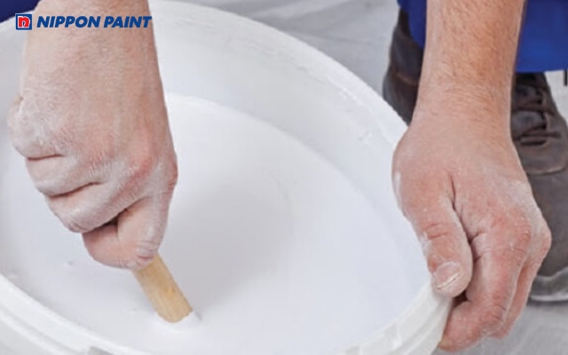 Nên pha sơn theo đúng tỉ lệ của nhà sản xuất