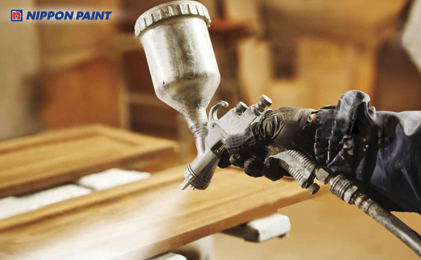 Pha sơn PU đúng chuẩn giúp tăng độ bám dính và độ bóng bề mặt