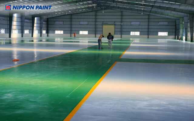 Sơn sàn công nghiệp gồm nhựa gốc, chất đóng rắn và phụ gia tạo lớp phủ bền