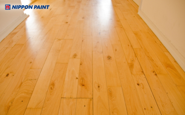 Sơn sàn gỗ công nghiệp để làm mới không gian và tiết kiệm chi phí
