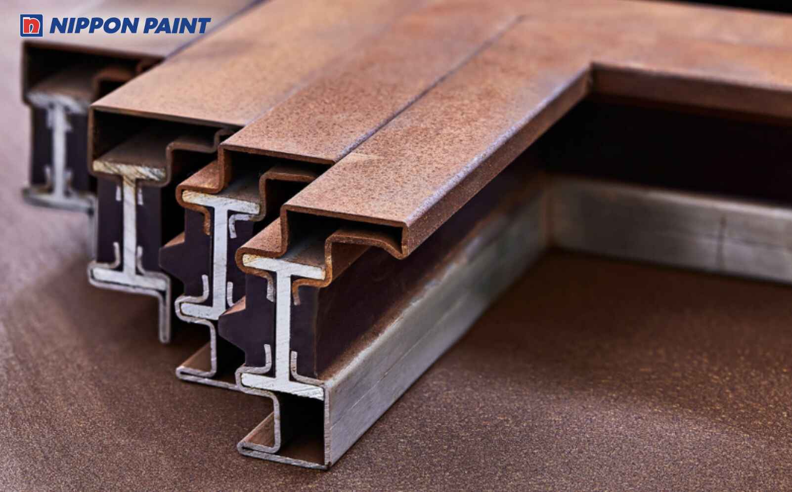 Làm sạch và loại bỏ tạp chất trên bề mặt sản phẩm trước khi sơn