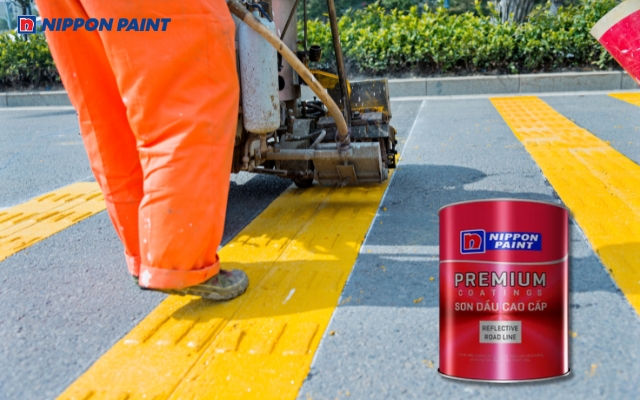 Sơn Nippon Reflective Road Line phản quang, dễ quan sát và bền theo thời gian